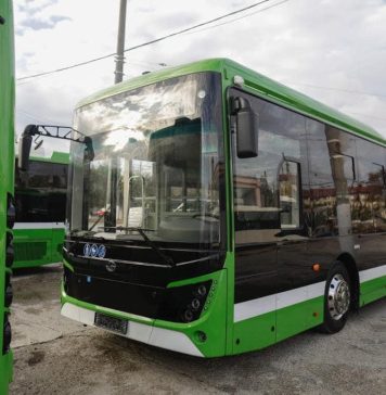 Nicuşor Dan: 100 de autobuze electrice au ajuns în depoul STB şi urmează să fie puse în circulaţie