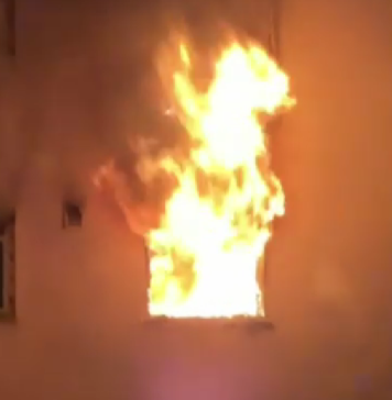 Incendiu puternic la un bloc din Drumul Taberei. O locuință a fost distrusă complet