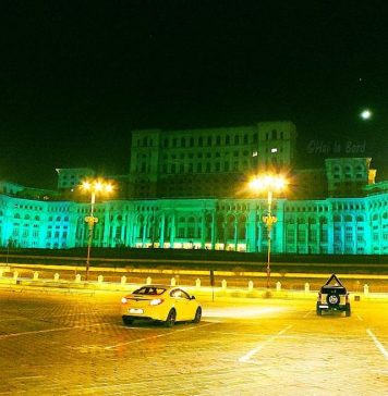 Faţada Palatului Parlamentului iluminată în turcoaz: „Ziua internaţională de luptă împotriva cancerului de col uterin”