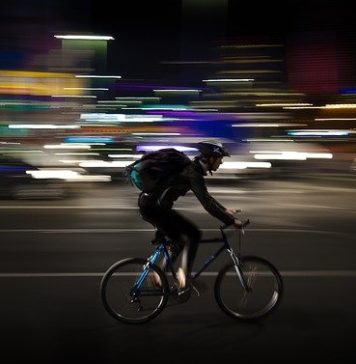 Percheziții la firmele de livrare mâncare din Capitală și Ilfov. Prejudiciu de peste 12 milioane de lei