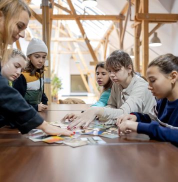 Peste 123.000 de elevi, părinţi şi profesori au participat anul acesta la programul „VOCAŢIA TA!”