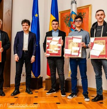 Victoria lui Nicușor Dan: trei elevi care au luat medalii de aur în acest an la Olimpiada de Matematică vor aprinde luminile din Târgul de Crăciun