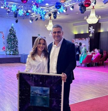 FOTO Deputatul PSD Dan Cristian Popescu a cumpărat tabloul donat de Irina Baiant, în cadrul galei caritabile ”Suflet pentru suflet”