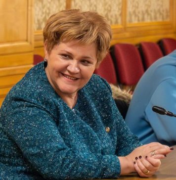 Oana Marciana Ozmen (PNL): Am avut plăcerea să primesc la Parlament vizita elevilor de la Liceul Tehnologic Petru Poni Bucuresti