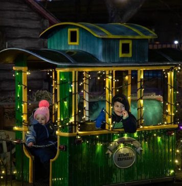 Târgul „Poveste de Crăciun” al Operei Comice pentru Copii așteaptă în continuare vizitatori