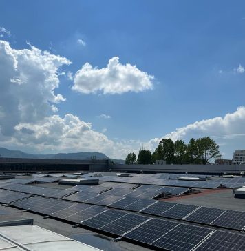 Auchan instalează panouri fotovoltaice pe hipermarketurile sale