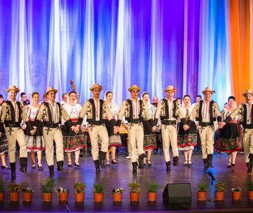 Decizie controversată: Primarul municipiului Craiova, Lia Olguţa Vasilescu, a propus desfiinţarea Ansamblului Folcloric ”Maria Tănase” și a Casei de Cultură „Traian Demetrescu”. Petiție online pentru salvarea ansamblului