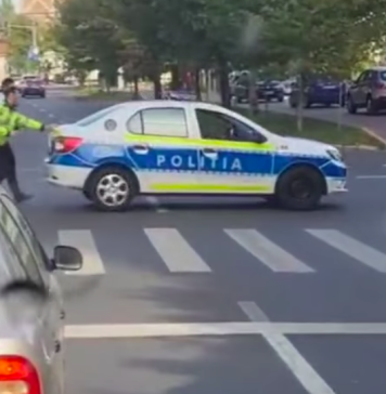 Europol: Aproape jumătate dintre mașinile Poliţiei Capitalei, trase pe dreapta. Bordul – „pom de Crăciun”