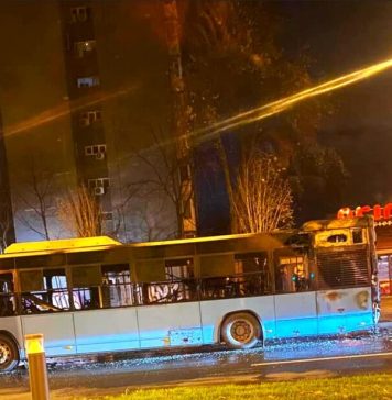 Un autobuz Otokar a luat foc în Drumul Taberei