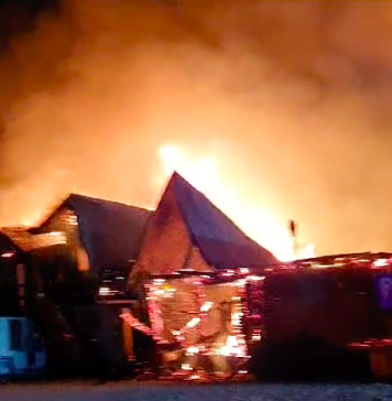 Incendiu puternic la pensiune Ferma Dacilor din Tohani: Un copil şi un adult, găsiţi carbonizaţi