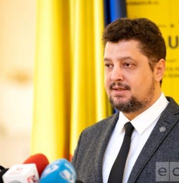 AUR vrea interzicerea reclamelor stradale la activităţi de videochat pe o rază mai mică de 1.000 metri de instituţiile de învăţământ superior