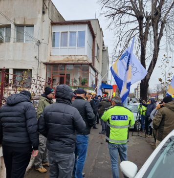 VIDEO/ Dicasterial protestează față de neplata integrală a salariilor la Înalta Curte de Casație și Justiție