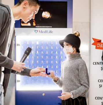 David Popovici a oferit fundiţe aurii din medalia de la Mondiale copiilor care au supravieţuit cancerului