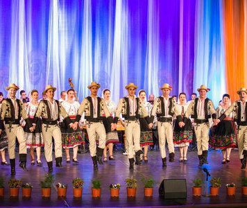 Decizie controversată: Primarul municipiului Craiova, Lia Olguţa Vasilescu, a propus desfiinţarea Ansamblului Folcloric ”Maria Tănase” și a Casei de Cultură „Traian Demetrescu”. Petiție online pentru salvarea ansamblului