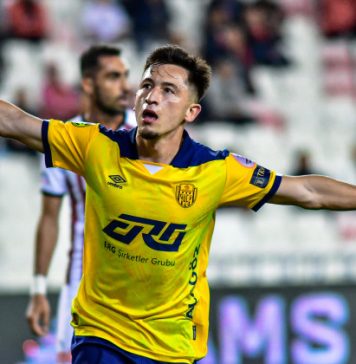 Fotbal: Ligile din Turcia, suspendate după agresarea arbitrului de la meciul echipei lui Moruţan