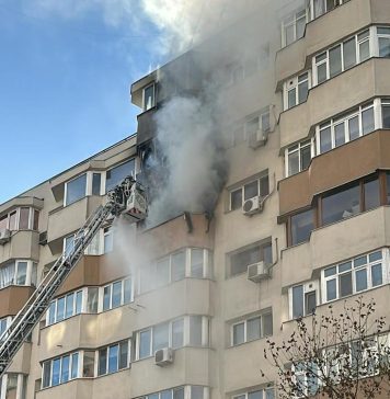 Incendiu puternic pe Calea Dorobanţi din București/ Opt persoane au primit îngrijiri medicale în urma expunerii la fum
