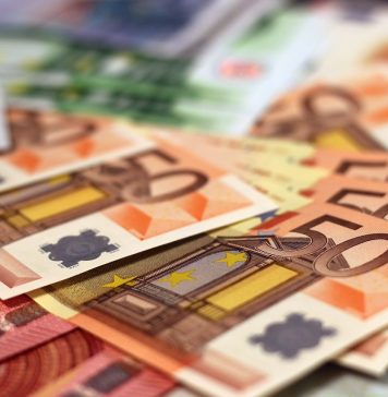 Fiecare român este dator cu 8.000 euro, în timp ce Guvernul continuă să se împrumute