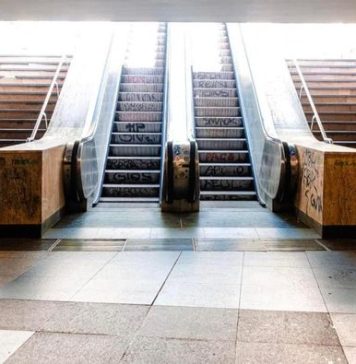 Nicușor Dan: Scările rulante din pasajul pietonal de la Universitate vor fi curând funcționale