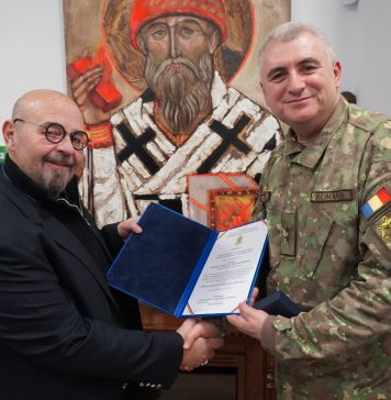 Primarul Piedone a primit un colind inedit cu prima zăpadă: „Am avut onoarea să mă revăd cu bunii mei camarazi din cadrul Comandamentului Comunicațiilor și Informaticii!”