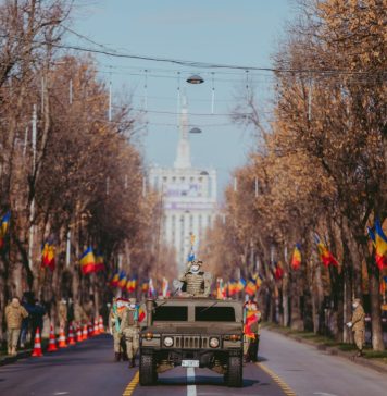 Peste 2.400 de militari şi specialişti din Ministerul Apărării Naţionale la parada de 1 decembrie din București