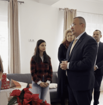 VIDEO Liderul PNL Nicolae Ciucă a vizitat un centru de copii din Ilfov, de ziua numelui