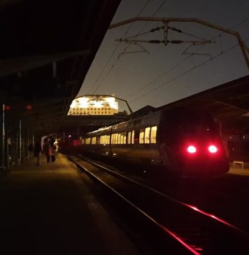 Întrerupere temporară a cumpărării biletelor de tren de la automatele kiosk-urile din gări