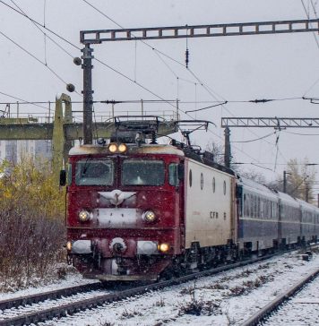 Trafic feroviar perturbat în țară. Trenuri oprite, circulație îngreunată