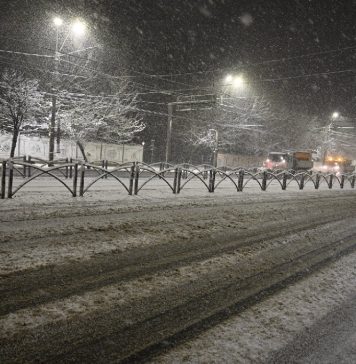 Firmele de salubritate din Sectoarele 3 şi 4, amendate pentru că nu au curățat zăpada din Centrul Capitalei