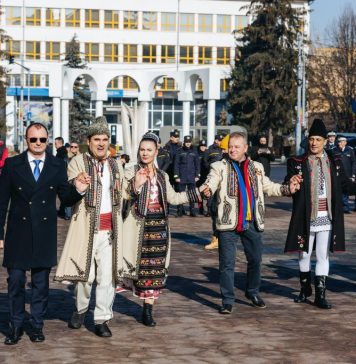 Echipa PNL Gorj, în Hora Unirii – Liberalii gorjeni au participat la manifestările dedicate Unirii Principatelor Române