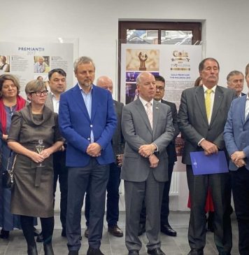 Secretarul de stat al DRRM, Adrian Dupu, alături de oficiali din cadrul Administrației Prezidențiale a României, membri ai corpului diplomatic, la evenimentul de inaugurare a noului sediu al TVR Moldova