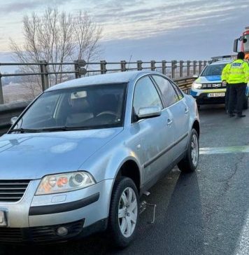 Un şofer care îşi repara maşina pe banda de urgenţă A1 a murit după ce rămas prins sub autovehicul