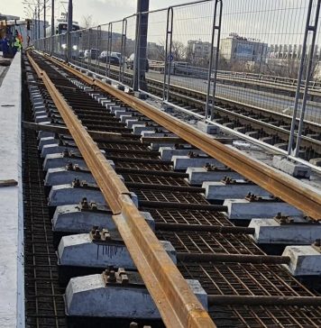 A început montarea şinei de tramvai şi a rosturilor de dilataţie pe Podul Grant, anunță Nicușor Dan