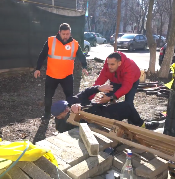 VIDEO/ Piedone a căzut în zona Dumbrava Nouă, în timp ce se afla pe un șantier: Am mai căzut! Ba când n-am fost atent, ba când m-au lovit „prietenii”