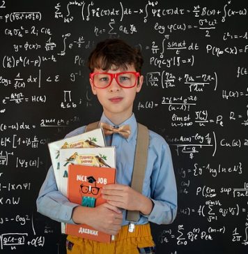 Elevii se întorc la cursuri de astăzi. Când sunt programate următoarele vacanțe?