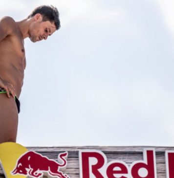 Sărituri în apă: Constantin Popovici este noul campion al circuitului mondial Red Bull Cliff Diving