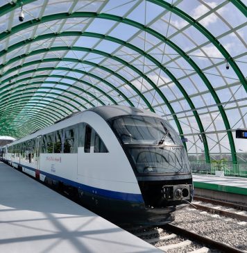 Un tren de mare viteză va circula între Ruse și Aeroportul Otopeni