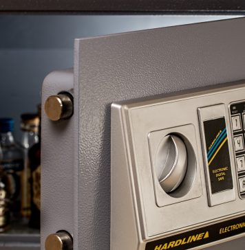 Un bucureștean a rămas fără seif. Cum a fost păcălit proprietarul să părăsească locuința