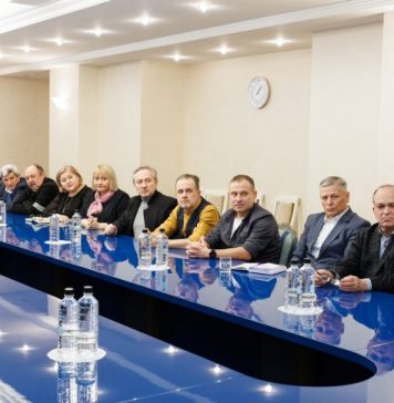 Maia Sandu a discutat despre referendumul privind integrarea europeană cu oameni de cultură