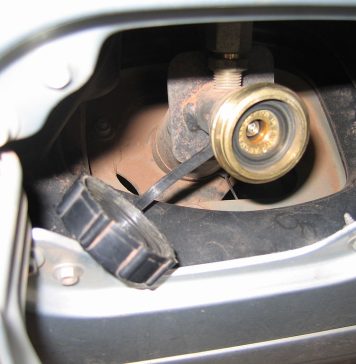 O mașină cu sistem GPL a explodat pe un bulevard din București