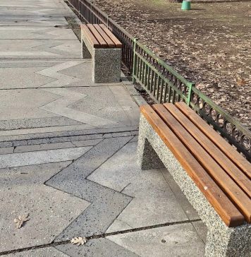 FOTO Sute de bănci au fost montate pe Bulevardul Unirii, între Piața Constituției și Piața Unirii