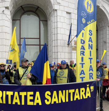 VIDEO/ Protest al sindicaliștilor din sănătate în fața Ministerului Finanțelor