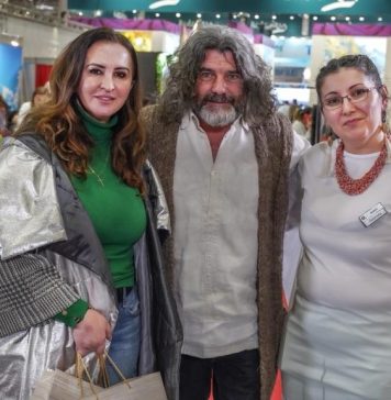 Natalia Intotero, la Târgul de Turism: Mândră că sunt hunedoreancă! Mândră că sunt româncă!