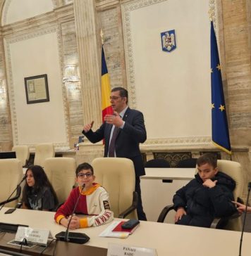 Marius Țuțuianu (PSD): Oaspeți de seamă, de acasă, în Parlament! Este, de fiecare dată, o onoare să fiu gazda „mirciștilor” ce ne trec pragul