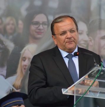 USR: Flutur îşi face centură „de aur” la Gura Humorului pe banii tuturor românilor