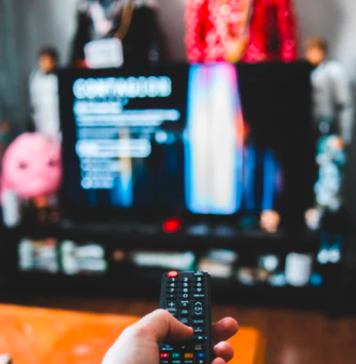 eMag, Altex, Franco şi Serom, amendate cu 123 milioane lei de Consiliul Concurenţei. S-ar fi înţeles asupra preţurilor la televizoare şi telefoane