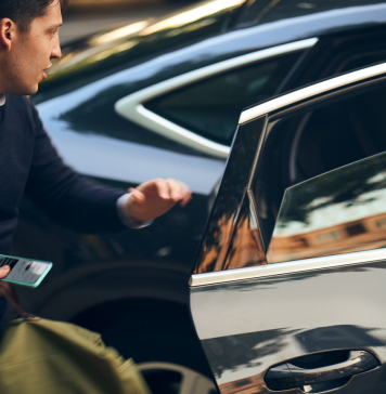 De acum poți împărți Uber-ul cu alți utilizatori. În București s-a lansat UberX Share!