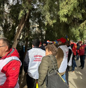 FOTO/ VIDEO Lucrătorii poștali protestează la Ministerul Digitalizării