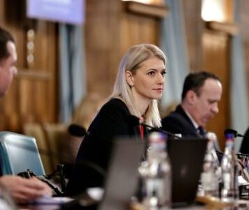 Gorghiu: Revizuirea legii cetățeniei este un pas necesar pentru ca România să adere la Visa Waiver. Prin această lege, urmărim să eliminăm riscurile dobândirii în mod ilegal a cetățeniei române