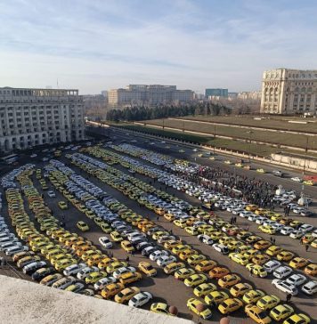Taximetriştii protestează din nou, miercuri, în Piaţa Constituţiei din Capitală. Sunt așteptate peste 4.000 de mașini