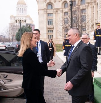 Nicolae Ciucă: M-am revăzut astăzi la București cu Roberta Metsola, președinta Parlamentului European, care participă la congresul PPE